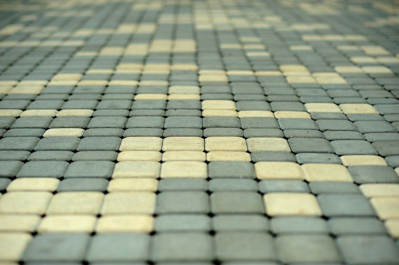 Multi-tone paver surface